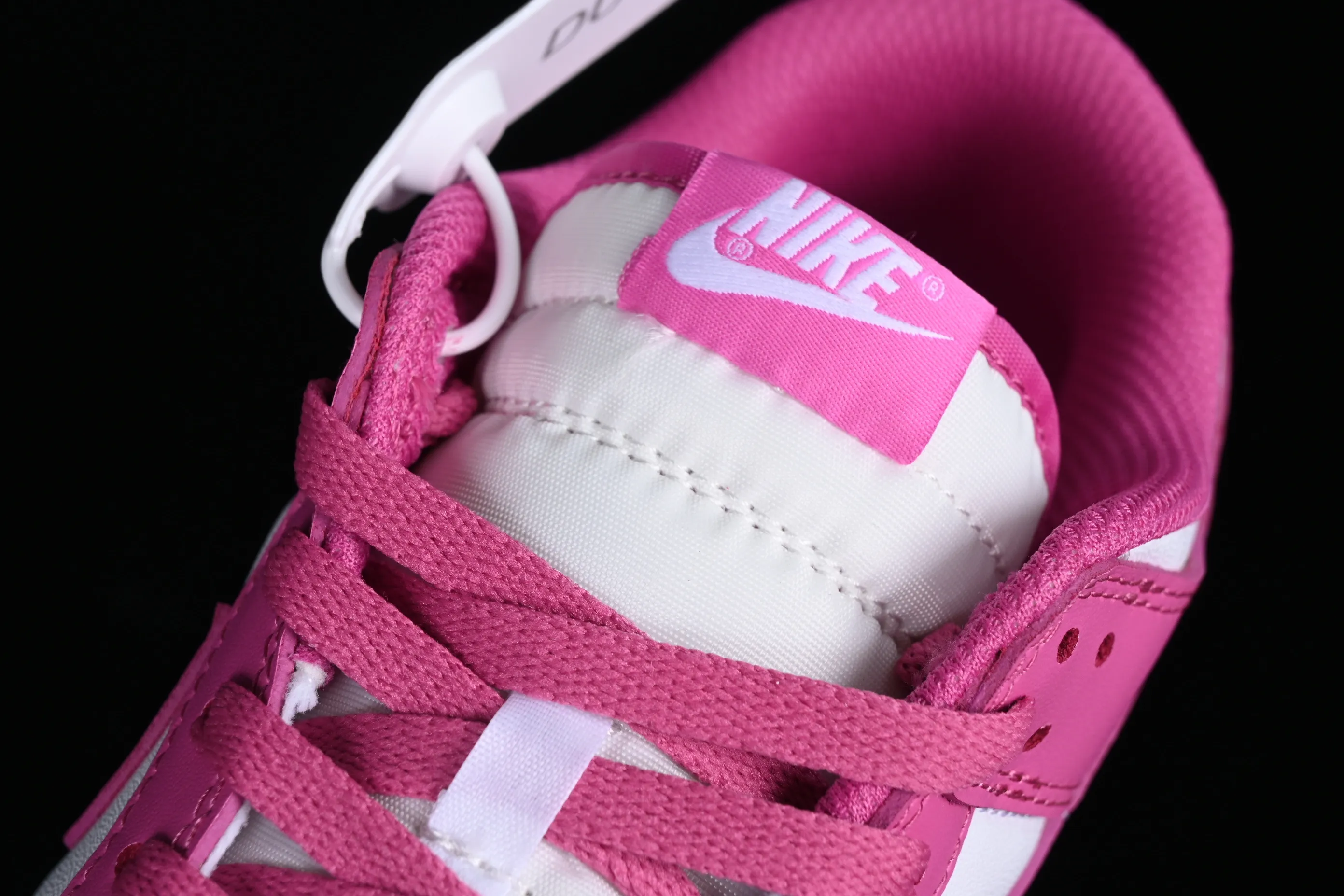 All categories Nk SB Dunk series Nk SB Dunk Low low-top sneakers N version Nk Dunk Low GS "Active Fuchsia" Barbie pink SB low-top casual sneakers FJ0704-100